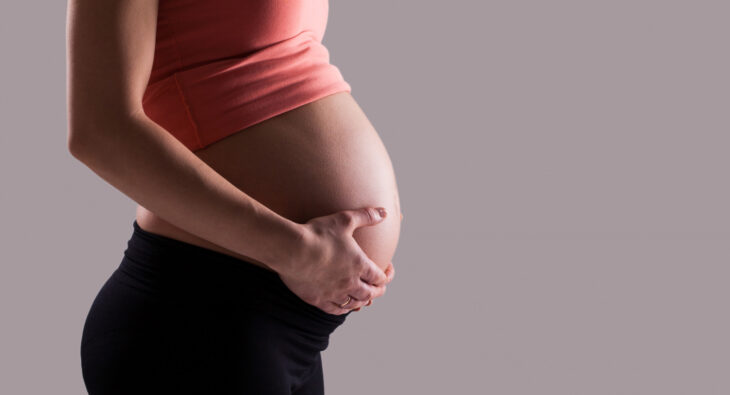 Rozstępy w ciąży – czym są i jak sobie z nimi radzić?