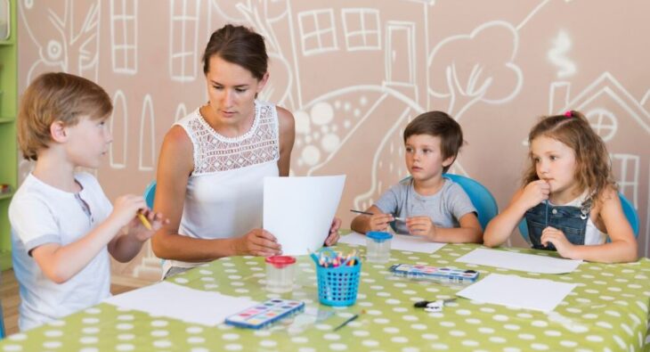 Rewolucja w edukacji: jak nowoczesna technika i praktyczne projekty zmieniają szkolne podręczniki?