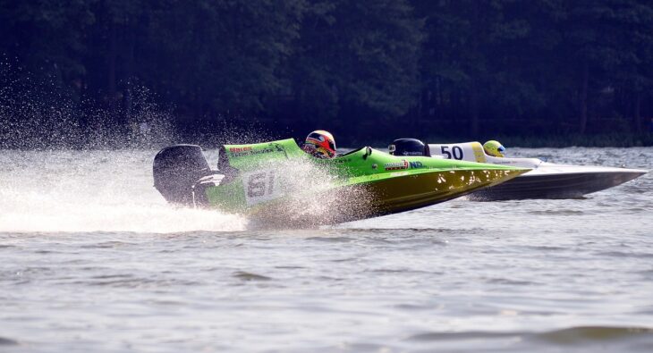Zakup motorówki – używanej czy nowej? Przewodnik unikania pułapek i profesjonalne porady na pierwsze sprawy